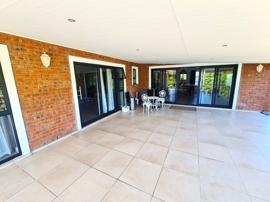 5 Bedroom Property for Sale in Noorsekloof Eastern Cape